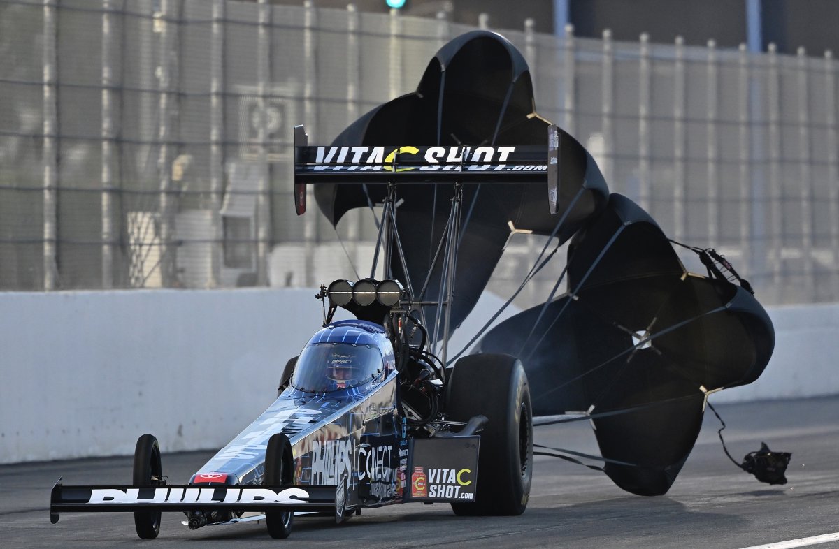 TheJustinAshley's tweet photo. First raceday of the season and our @phillips_conn team is ready for battle!
@DavisMtrsprts | @NHRA | #VitaC | #AutoShocker | #PhillipsFamily https://t.co/u2SfjjwFM3