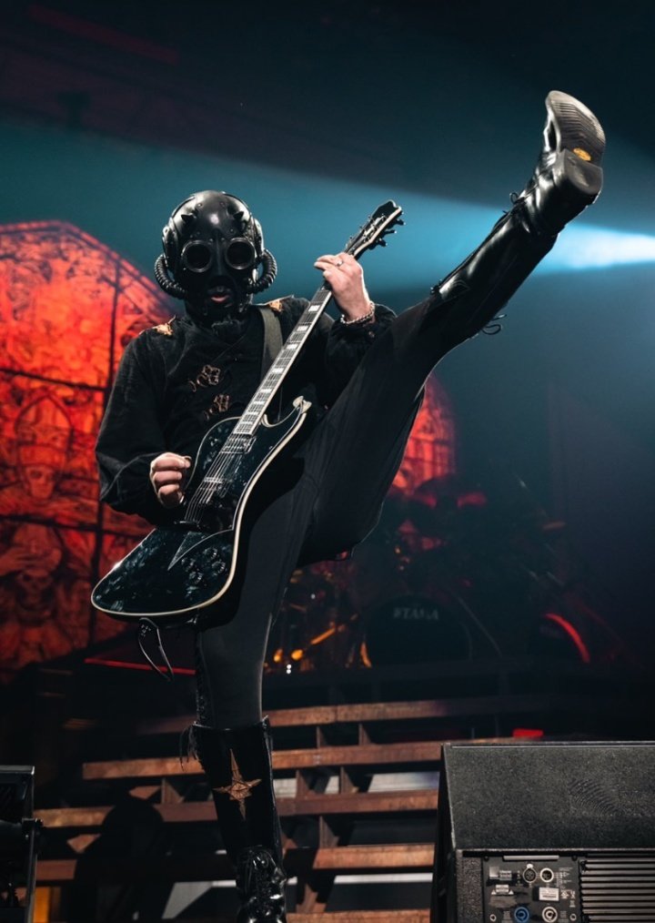 .<a href="/thebandGHOST/">Papa V Perpetua</a> Spotify Update— Daily [02/19]

most popular songs:

CMLS: 5,402,957 (+98,027)
Hunter's Moon: 12,113,553 (+61,614)
MOAC: 27,745,442 (+40,812)
Square Hammer: 97,869,644 (+69,000)
Dance Macabre: 92,230,122 (+65,077)