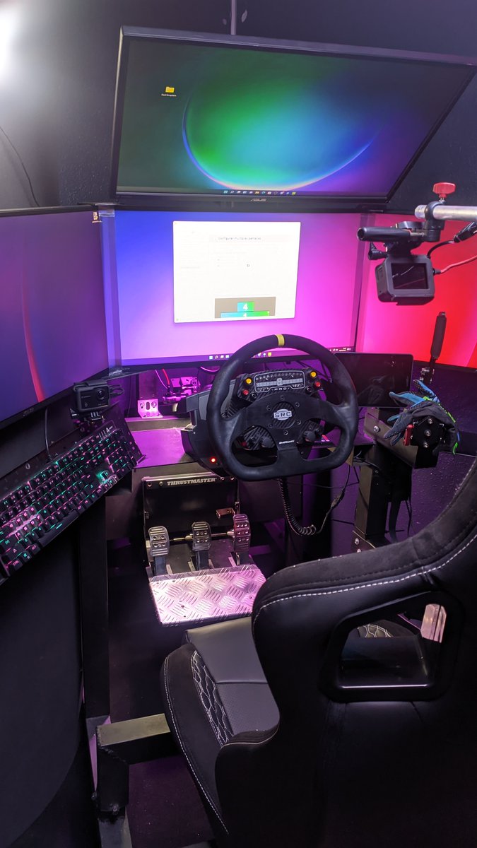 MAKIAGAMING2's tweet photo. Una fotico del setup https://t.co/9QMisIYXqy