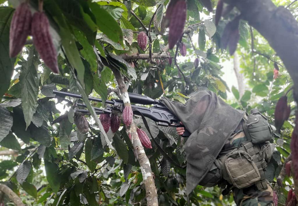 dhernandezlarez's tweet photo. La FANB envía 8 compañías de francotiradores al territorio del estado Apure para realizar acciones de búsqueda, detección y corte de las acciones delictivas de los invasores terroristas narcotraficantes procedentes de Colombia que osaron arremeter contra nuestro pueblo. https://t.co/zPdg2TdycS