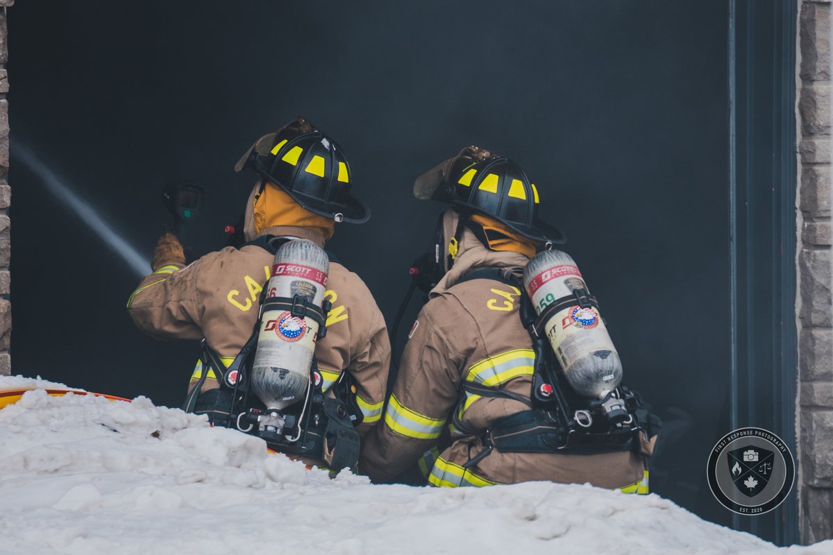 Caledon Fire on-scene of a working fire 🔥🇨🇦 
• 
•
#caledonfireandemergencyservices #caledonfire #firedepartment #fd #firefighters #msafire #scba #smoke #structurefire #fire #water #emergencyservices #fire #red #photography #caledon #peelregion #ontario #canada