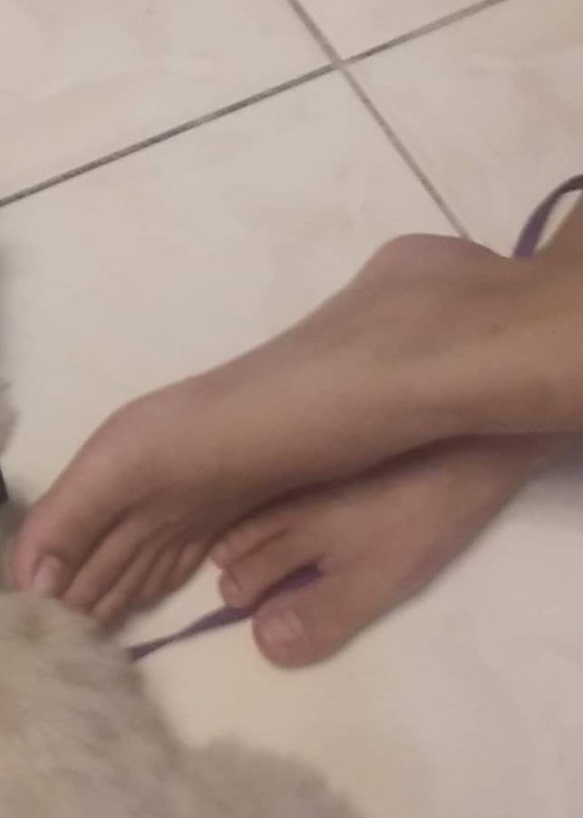 itzified's tweet photo. here's a sample of what my feet look like 😭😭😭 anyone wanna buy https://t.co/JPEKTlAgEp