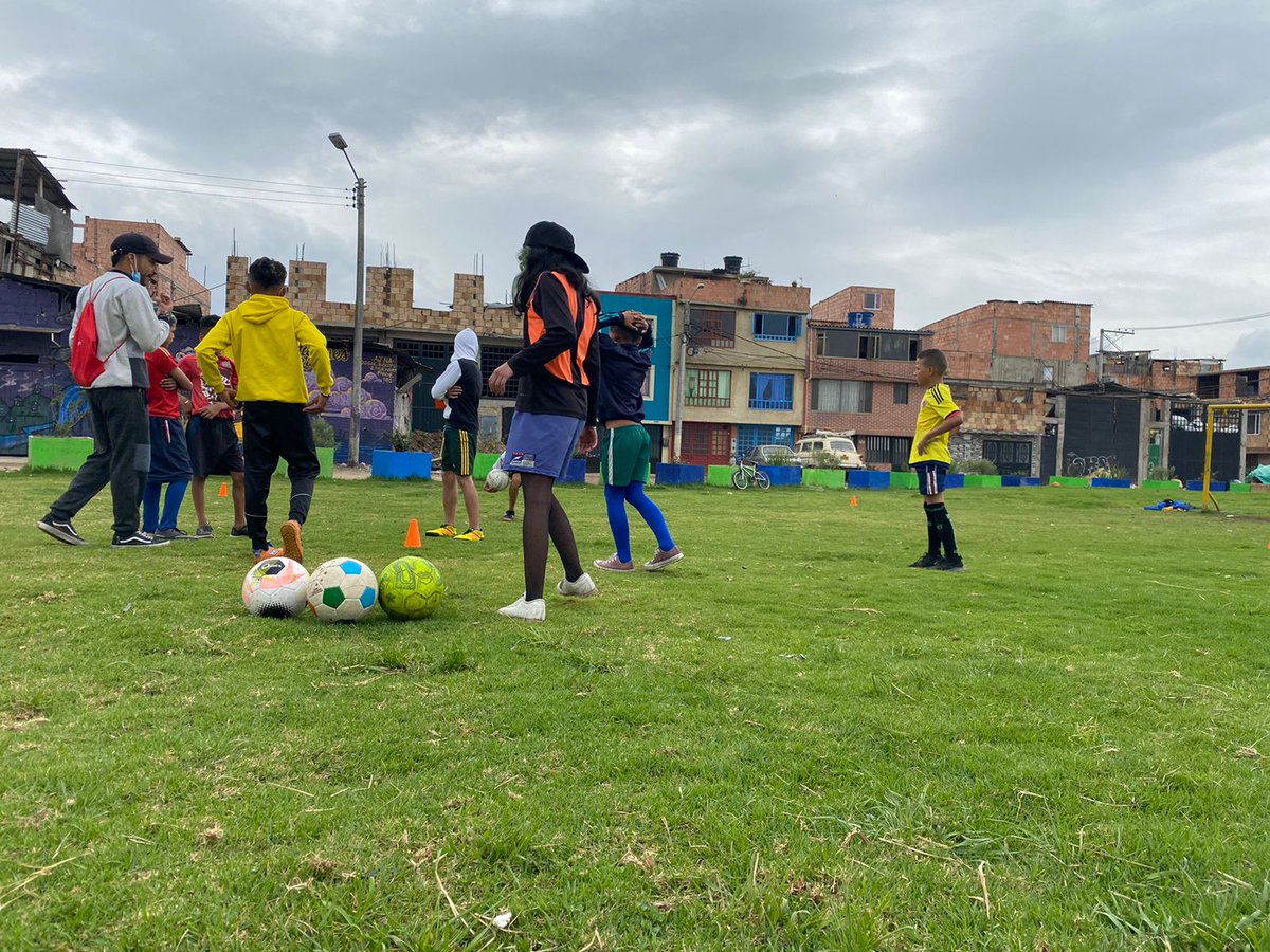 FP_VillaCindy's tweet photo. Vamos retomando este 2022 con toda la energía y alegría, llenando nuestros espacios de fútbol popular y rebelde. 🔥⚽
¡Somos el Rinoceronte que vive en la ronda del río!
#VamosVillaCindy https://t.co/BWOKFxeJtu