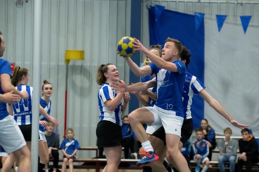 ermelovannu.nl/sport/11119-bl… Bloedfanatieke Dindoa pakt punten tegen Roda <a href="/dindoa/">CSV Dindoa</a> #Korfbal