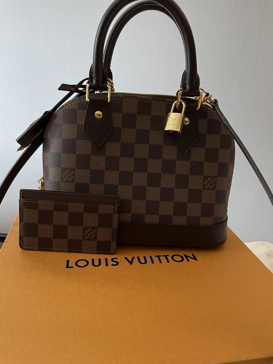 ayytokayy's tweet photo. Look what my girls got me for my 30th 🥺🥺😭😭 like WTF???? 😍 https://t.co/6286bOoFjc