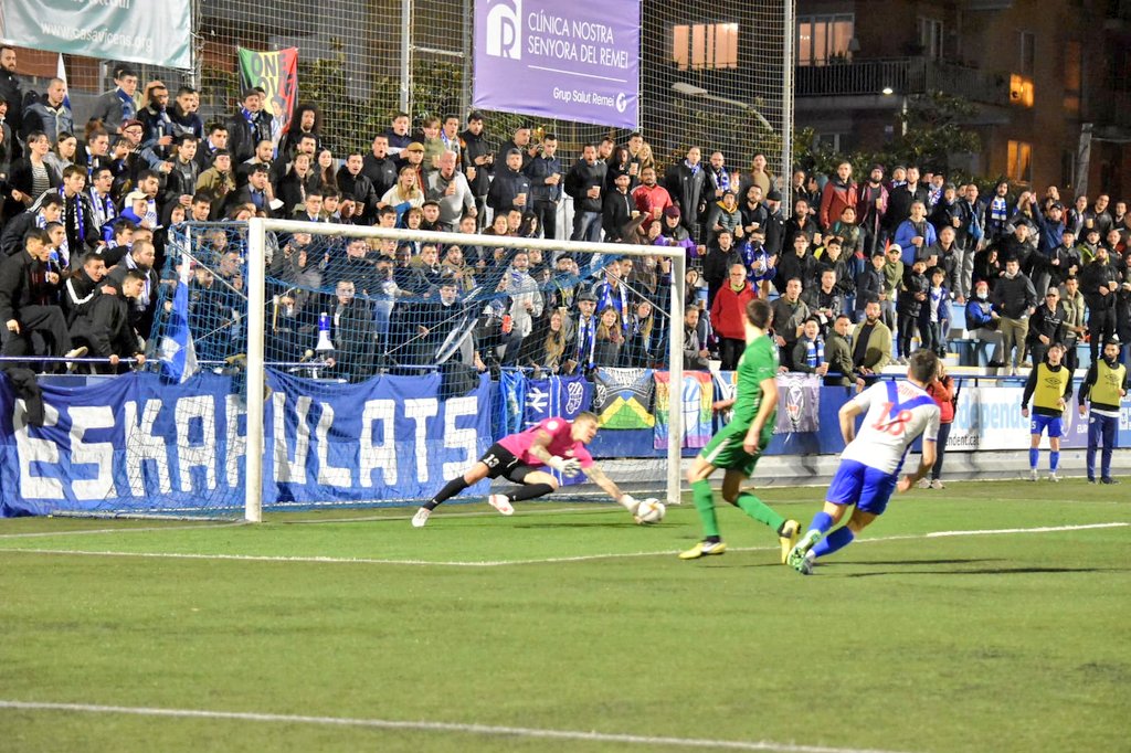 Aquí hem tingut el gol! Quina llàstima, Coro

💪🏼 Seguim, equip!