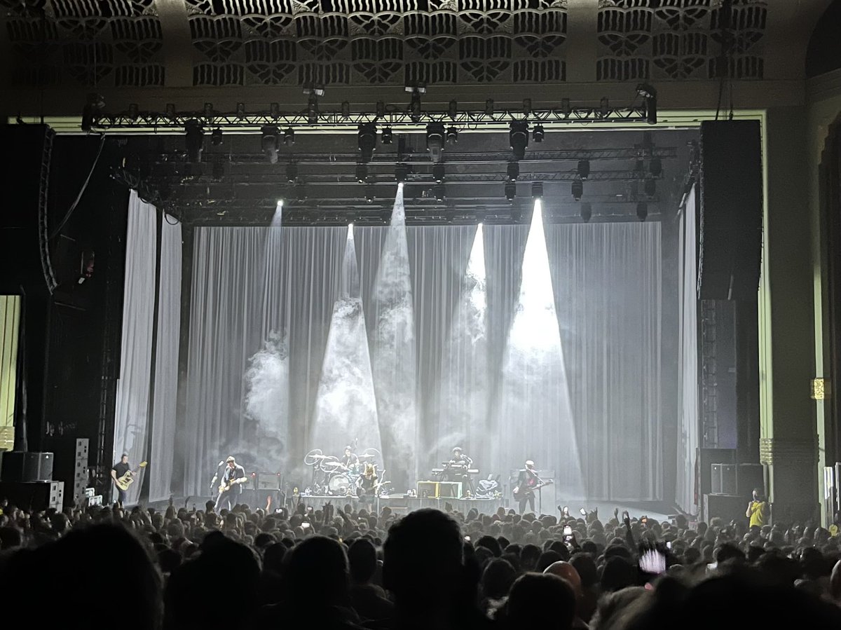 MattBourn's tweet photo. The amazing @wolfalicemusic tonight in #London #deliciousthings #smile #howcanimakeitok https://t.co/oaO3vzU3wj