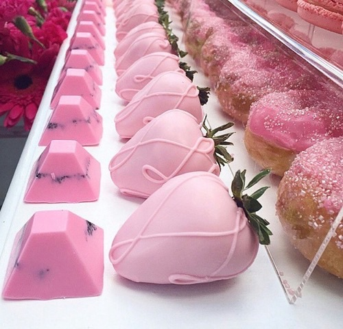 SweetSoldier49's tweet photo. • » Honey, just put your sweet lips on my lips « • 
 ○• ModernBaker!Bucky event •○

•25 Uni student
•Kawaii Baker
•Sweet&amp;Innocent sub
•Shy virgin 
•Kink!Curious
•Squishmallow collector
•Has a thing for older men

• » We should just kiss like real people do « • https://t.co/jMogATEeJA
