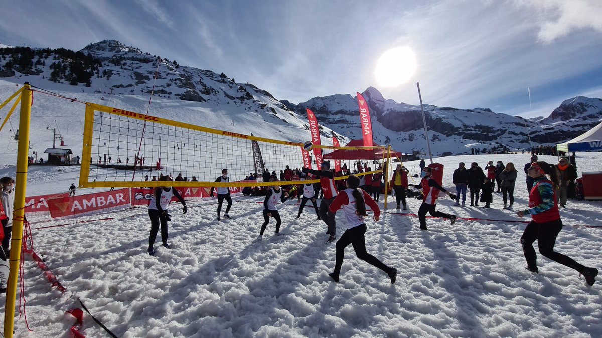 Concluye el V Open <a href="/cervezasambar/">Cervezas Ambar</a> #SnowVoley de @InfoCandanchu con récord de participación y victoria para <a href="/jorgecarrasco5/">jorge carrasco</a>, Paula Gariburo, Carlos Rull, Jesús San Martín y Milagros Chill en categoría absoluta.

#AmbarNieve #Multivoley2022