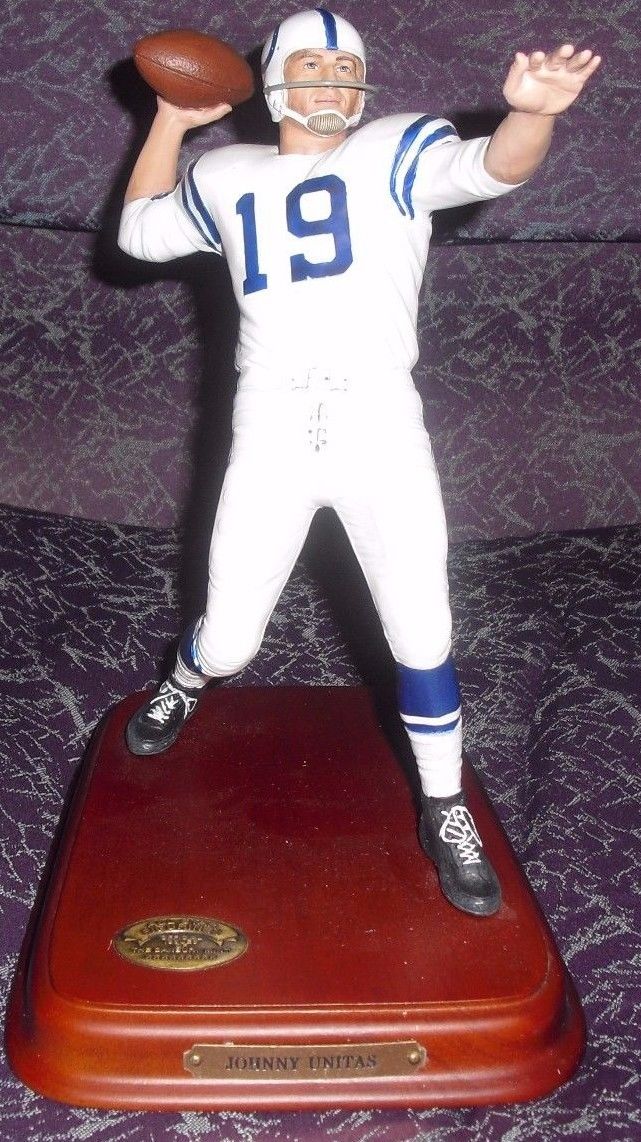 NFL_Journal's tweet photo. #NFLStatues https://t.co/mrDcAeC3R3