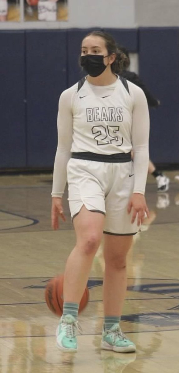 bigtimehoops's tweet photo. Teona Savic, a 5β8β senior guard/forward from La Cueva HS has signed up for the Showcase. @savic_teona has been a 4 year starter for the Bears. Sheβs averaging 7.0 ppg 4.5 rpg and 2.5 apg. Welcome to the Showcase! #nmflash #nmproduct #Bears https://t.co/F4lzWVew1j