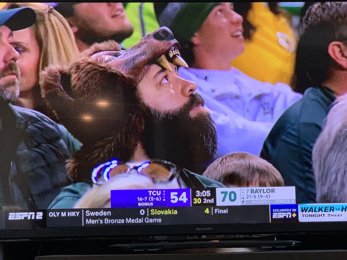 _bearhat's tweet photo. Enjoyed watching @BaylorMBB beat up on the Frogs!! @_bearhat with the cameo!! #SicEm #bearhat #baylortwitter https://t.co/TTuzgQ30Ae