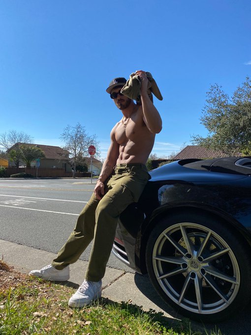 dropped the top now I need top 🏎💨 https://t.co/o6GBN0uyoc https://t.co/40eDshU8mF<a href="/tag/irulethefield"class="tags"><span>#irulethefield</span></a><a href="/tag/kingofthelockerroom"class="tags"><span>#kingofthelockerroom</span></a>