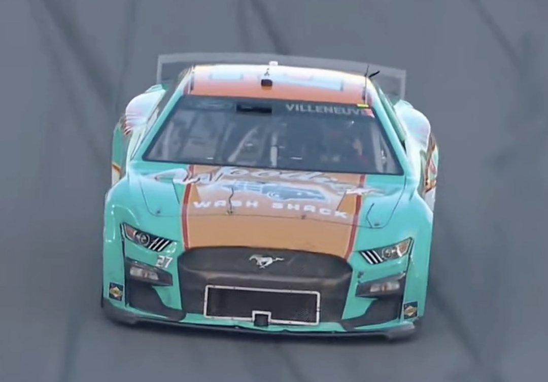 VilleneuveNews's tweet image. Chequered flag!

Jacques finishes in P22, up from his starting position of P40. A really strong race for @TeamHezeberg; the team should be proud of this result and flashes of great pace!

Hopefully we'll see JV in the #27 for more races this season!

#NASCAR | #Daytona500 | #JV27