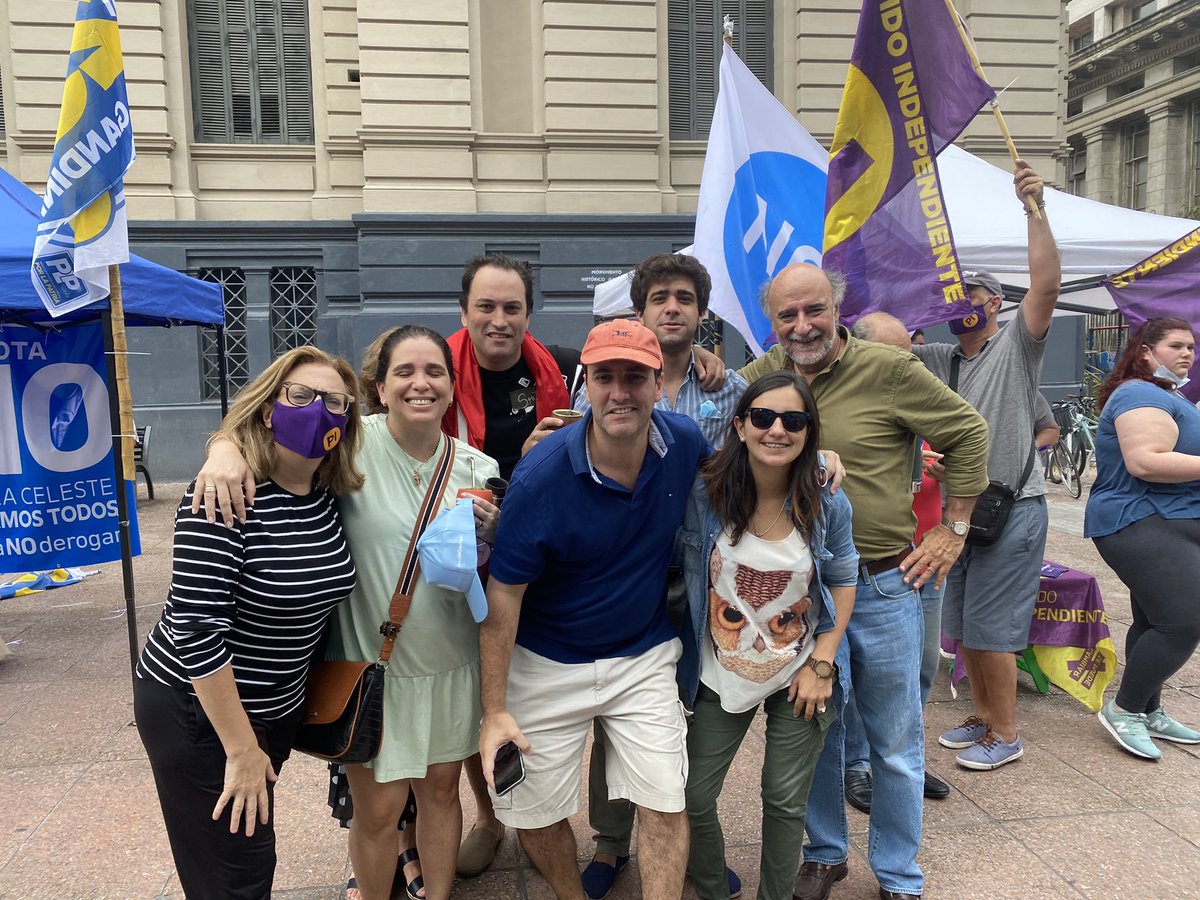 chiquiVeraC's tweet photo. Fin de semana movido !!! Mañana de militancia con compañeros del @PNACIONAL y también de la coalición @PartidoColorado @pindependiente #VotaNOderogar https://t.co/pgi4HjAumJ