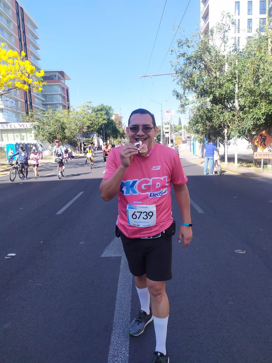 Regresando al asfalto de manera oficial se logró otro 21K, a seguir entrenando para regresar a ser el de antes <a href="/marathorunners/">Marathorunners</a> <a href="/Maraton_Gdl/">Maratón Guadalajara</a> <a href="/SumandoKMx/">Deportistas Sumando Km</a> <a href="/yoelegicorrer1/">#Yoelegícorrer</a>