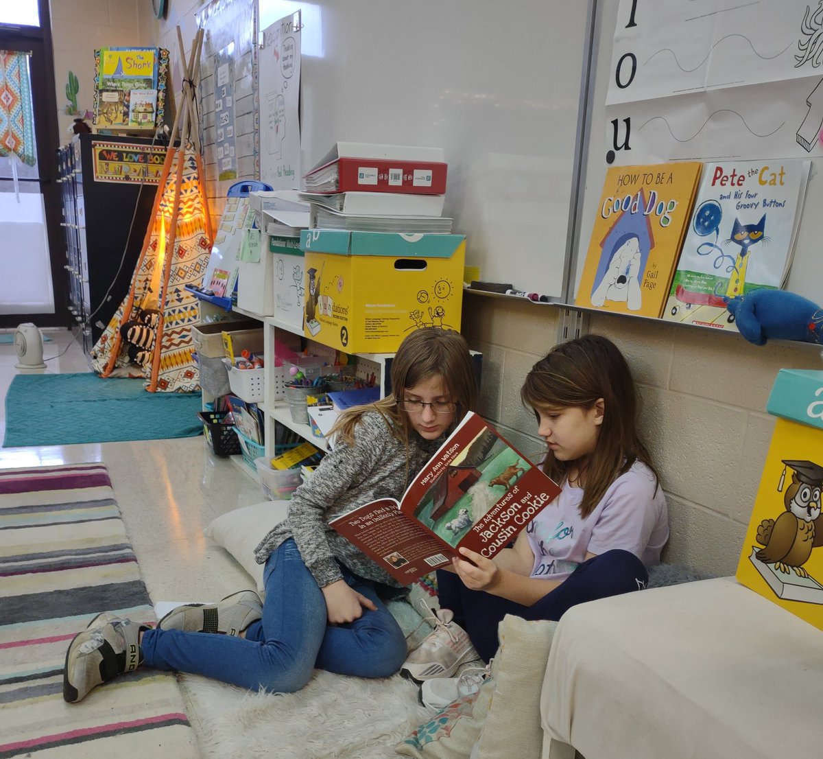 2 of my students discovered that I wrote this and wanted to read it. AND they GOT the central message! My reading specialist heart is happy😊 pic.x.com/bOcsbYGNw7