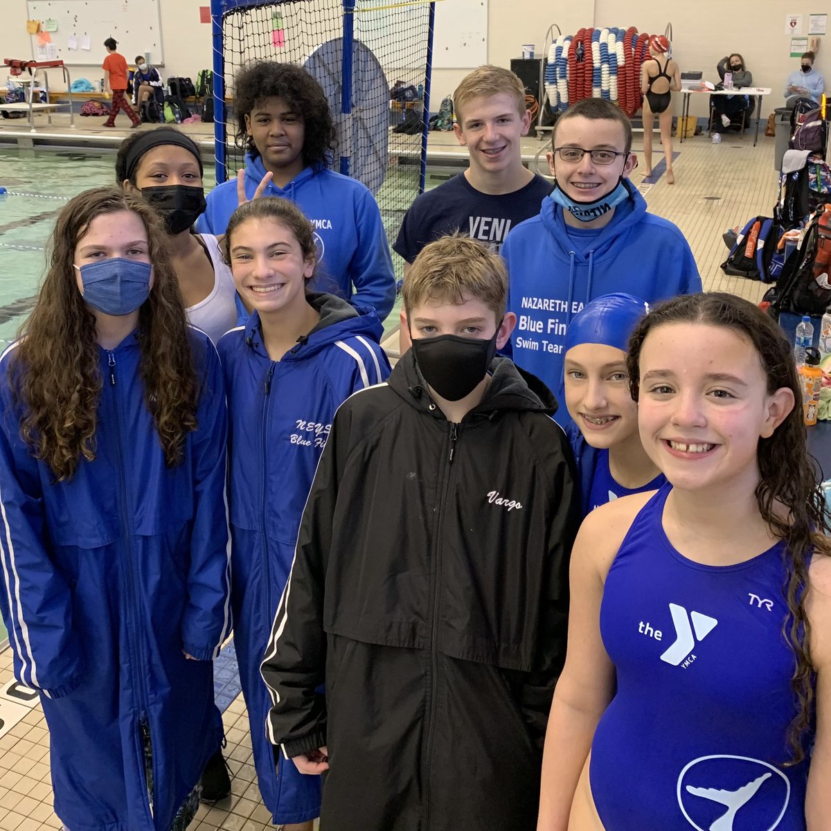 NazyBlueFins's tweet photo. Distance crew put in work this morning! All new bests few new district qualifiers! #bluefinsup https://t.co/Bj6aPBD77g