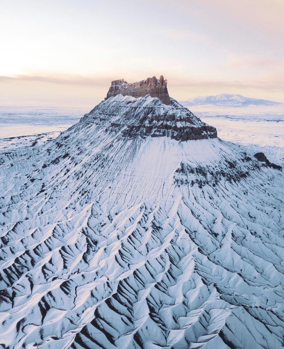 gorgeous_pix's tweet photo. "Factory Butte, Utah. From u/Zordack on /r/mostbeautiful #factorybutte #utah #mostbeautiful" https://t.co/78wo4H7Kcx