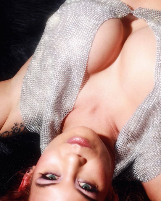 Just hanging around.  What&rsquo;s everyone up to on this beautiful Sunday? https://t.co/df4HvNZLaS