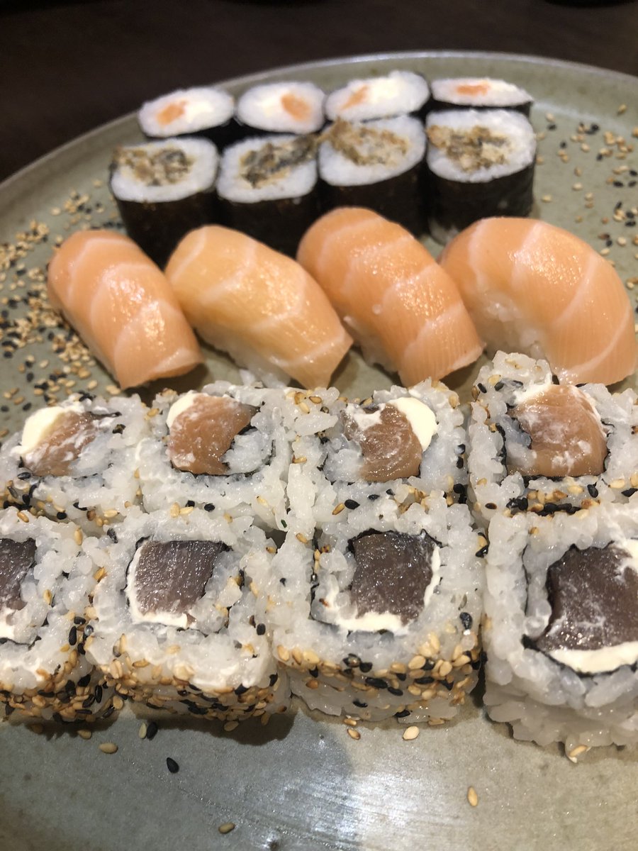 letiicialimag's tweet photo. Noitinha de sushi 🥰 @gabrielmanty https://t.co/VCxGH8HXkj