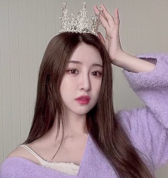 btslusol's tweet photo. The 

Prince           &amp;            Princess https://t.co/l07r0WiAvd