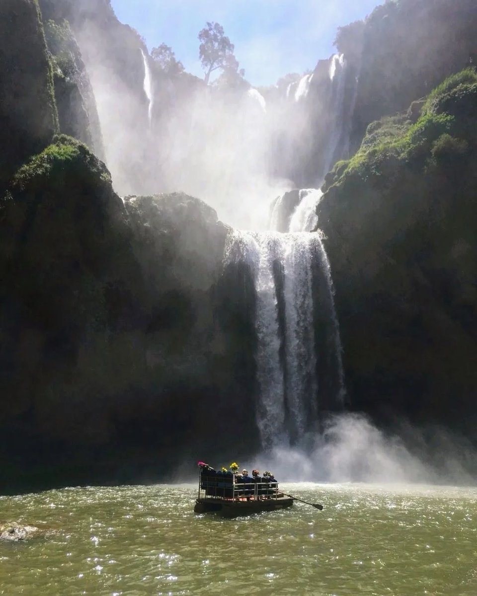 Today is a beautiful day to ride a boat /hoy es un precioso día para montar en barca 🌞🚣‍♀️ #cascadasdeouzoud #marruecos #azilal #atlas #experience #adventure #moroccotrip #rutas #sitiosconencanto❤️ #privatetour #naturaleza #haimaexperience
— en Ouzoud, Azilal, Morocco.