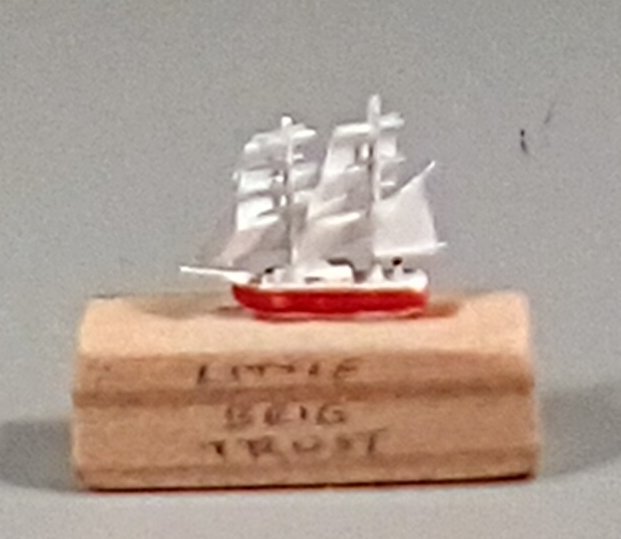 ColinMBaxter's tweet photo. Only had time to make a #LittleBrig #CarolineAllen today 1/1250 . Actual #TallShip 9.1m my #modelBoat 1cm ! @kejamieson_ @DockYardWall @OnlyBespokeUK @gosport_nci , was once a resident @HaslarMarina https://t.co/TPiTofxilt