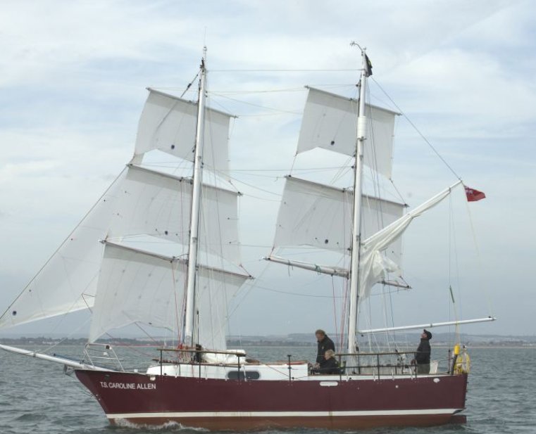 ColinMBaxter's tweet photo. Only had time to make a #LittleBrig #CarolineAllen today 1/1250 . Actual #TallShip 9.1m my #modelBoat 1cm ! @kejamieson_ @DockYardWall @OnlyBespokeUK @gosport_nci , was once a resident @HaslarMarina https://t.co/TPiTofxilt