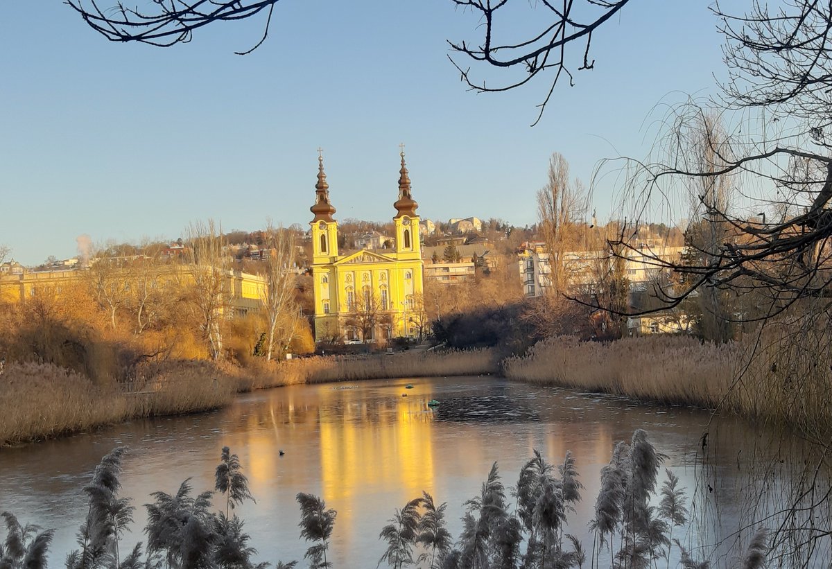 PilgrimBudapest's tweet photo. #StEmeric parish church in #Budapest is run by the #Cistercians along w/ the nearby renowned high school.
Built in the 1920s in baroque revival style it's situated beneath St Gerard Hill & accross the sc "Bottomless-lake". Just in the middle of Buda-side downtown... https://t.co/10oR0TahFC