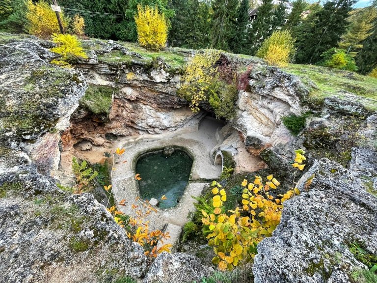 PatFurstenberg's tweet photo. Time for a Daco- #Roman spa
Germisaria from Geoagiu, Hunedoara county, #Transylvania, that included the thermal springs and the garrison for Legio XIII Gemina.
Germisara is of Dacian origin, means "hot water".
#RomanSite #archeology #RomanSpa #Romania #Im4Ro https://t.co/ytDQTUeqJS