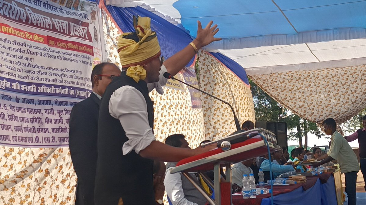 devravenbhalavi's tweet photo. "चाहे जो मजबूरी हो
हमारी मांगे पूरी हो"
GSU ने रैली के माध्यम से किया अजाक्स की 5मांगों का समर्थन. #gsu #devravenBhalavi
GSU आंदोलन #20Feb2022 .....
#संघर्ष_के_पल https://t.co/c4ltW9a7U1