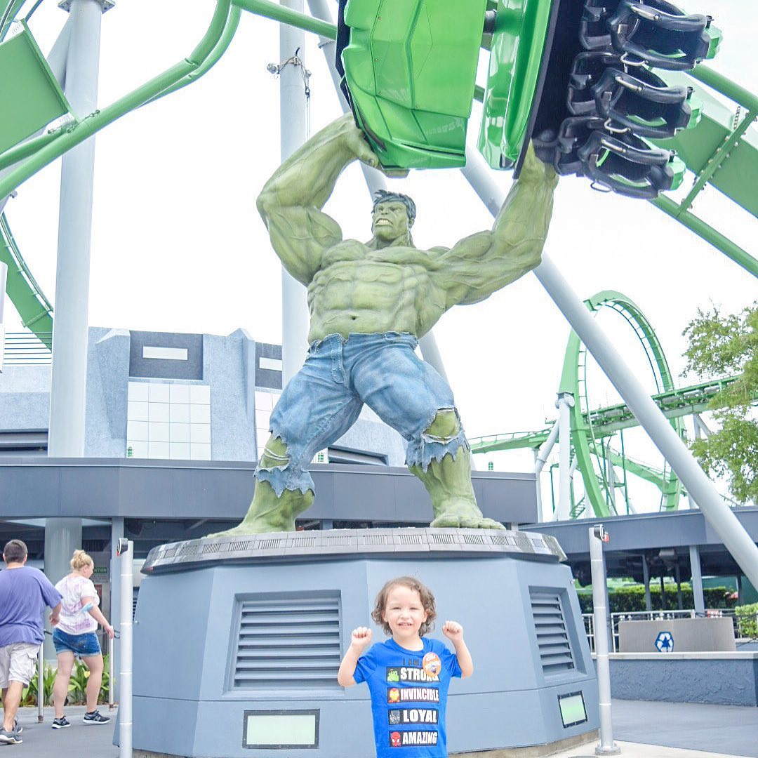 VisitOrlando's tweet photo. Twinnin' em 💚 

📍 : Islands of Adventure at @UniversalORL 
📷 : @odienadventures https://t.co/8HHmuKuwI8