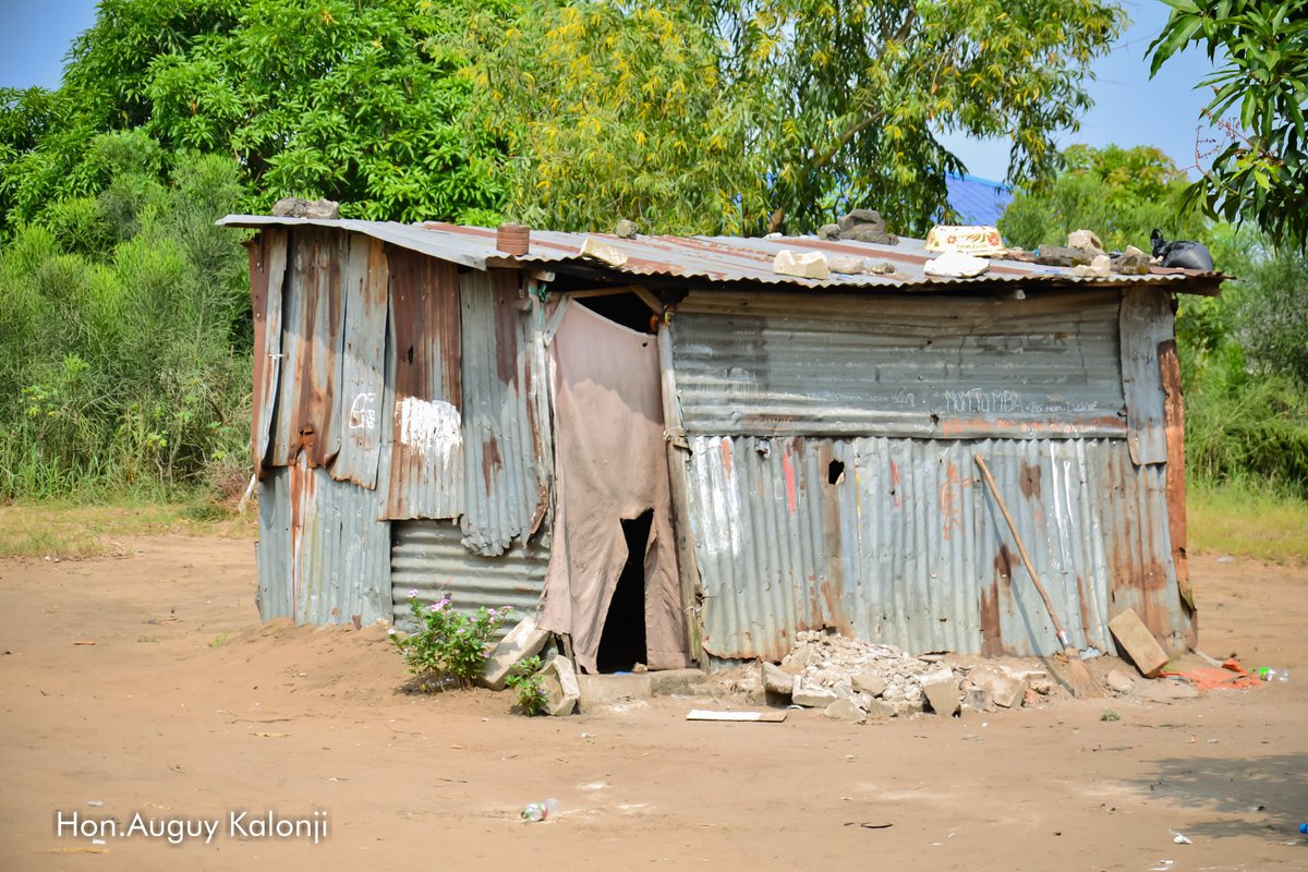 KalonjiAuguy3's tweet photo. Voici en images la maison que nous avons donner à notre frère malvoyant t’elle que promis @fatshi13 https://t.co/DnQso3oipj