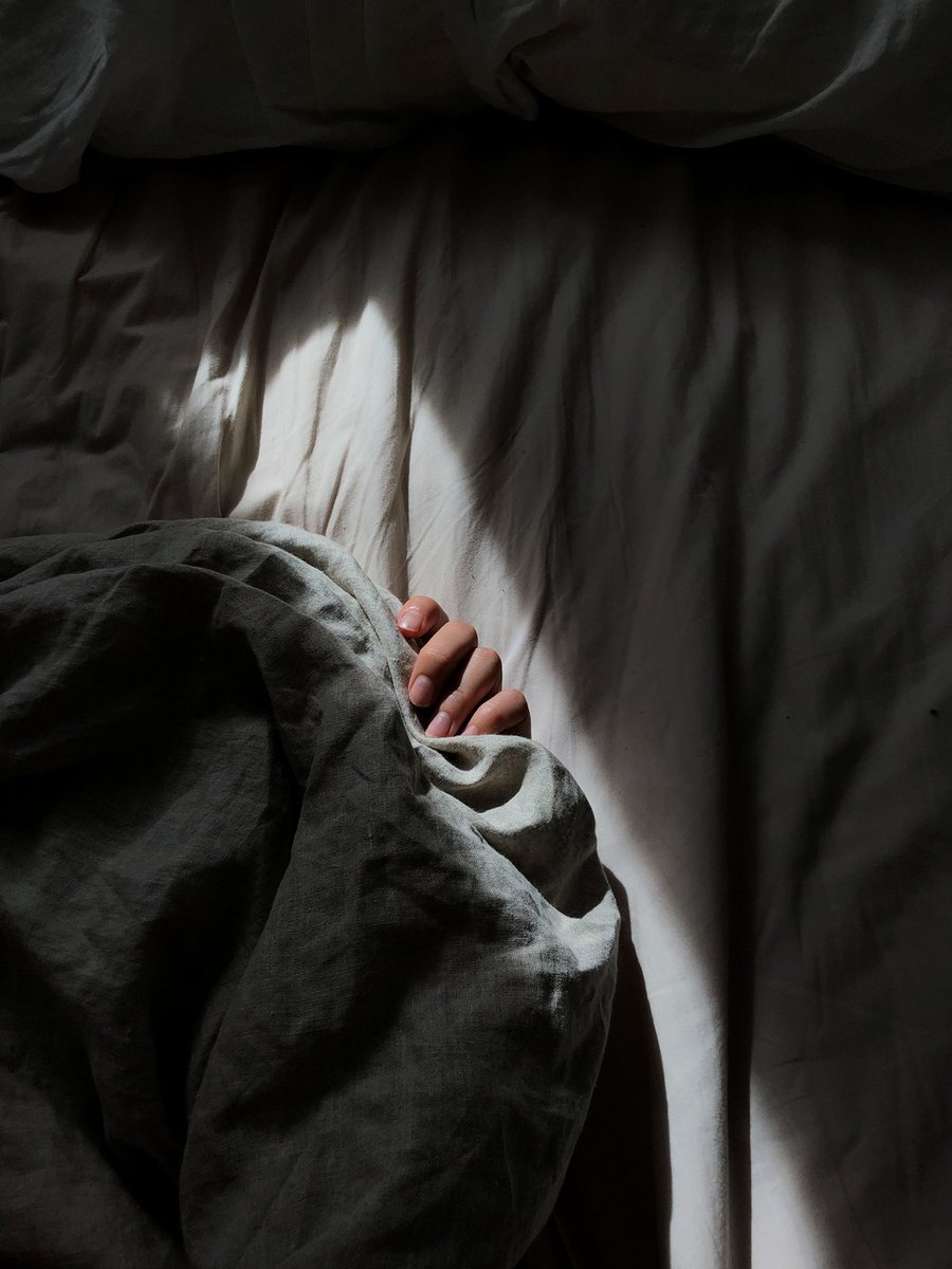 embodymelive's tweet photo. A study published in The American Journal of Gastroenterology found that eating three hours or less before going to bed is positively correlated with a risk of having acid reflux.

Read more 👉 https://t.co/T9GDQ47Rhw

#Goodsleep #SleepRightSleepTight #Sleep #Nightnight https://t.co/DLVextwqSs