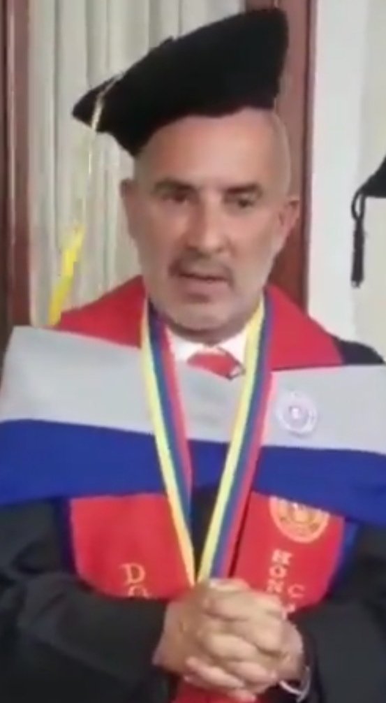 En Venezuela se nombra Doctor Honoris Causa a quien no tiene ni idea que coño es una revista indexada.... <a href="/UBAuniversidad/">UBA (CUENTA OFICIAL)</a>  son una vergüenza. La academia jamás se rinde, el intelectual jamás sede, de lo contrario sólo será un imbécil creyendo ser inteligente. Resistir?