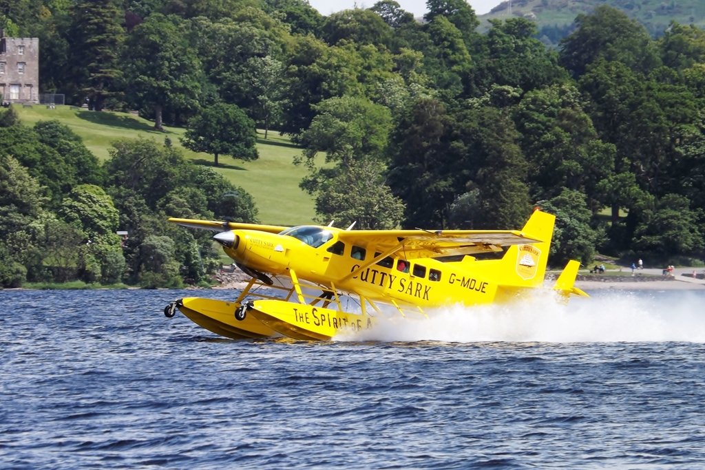TheGhostRider31's tweet photo. #48/365-The #Cessna #208B #Caravan #Floatplane is basically the amphibious variant of the utility aircraft produced by Cessna first flown in Dec 1982. It is powered by a 675 shp P&amp;WC Turboprop engine and has two Wipaire 8000/8750 floats with retractable landing gear for land use https://t.co/Ngprmi2FmF