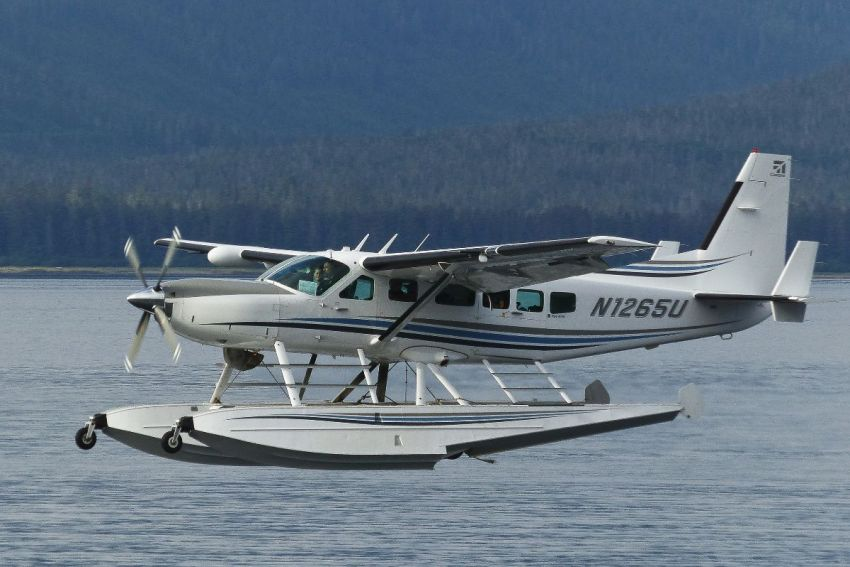 TheGhostRider31's tweet photo. #48/365-The #Cessna #208B #Caravan #Floatplane is basically the amphibious variant of the utility aircraft produced by Cessna first flown in Dec 1982. It is powered by a 675 shp P&amp;WC Turboprop engine and has two Wipaire 8000/8750 floats with retractable landing gear for land use https://t.co/Ngprmi2FmF