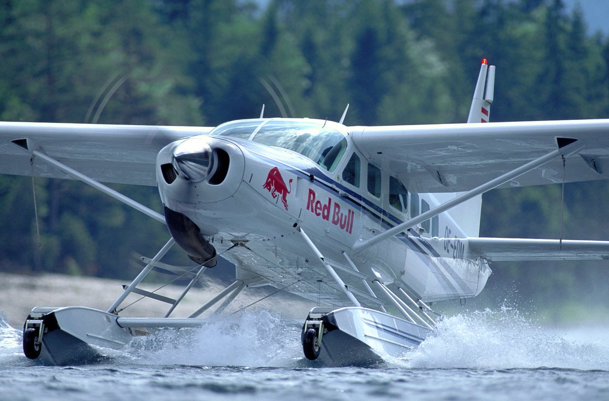 TheGhostRider31's tweet photo. #48/365-The #Cessna #208B #Caravan #Floatplane is basically the amphibious variant of the utility aircraft produced by Cessna first flown in Dec 1982. It is powered by a 675 shp P&amp;WC Turboprop engine and has two Wipaire 8000/8750 floats with retractable landing gear for land use https://t.co/Ngprmi2FmF