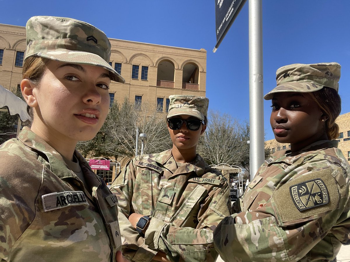 praise_onabanjo's tweet image. My fav. Cadets 🎖🪖