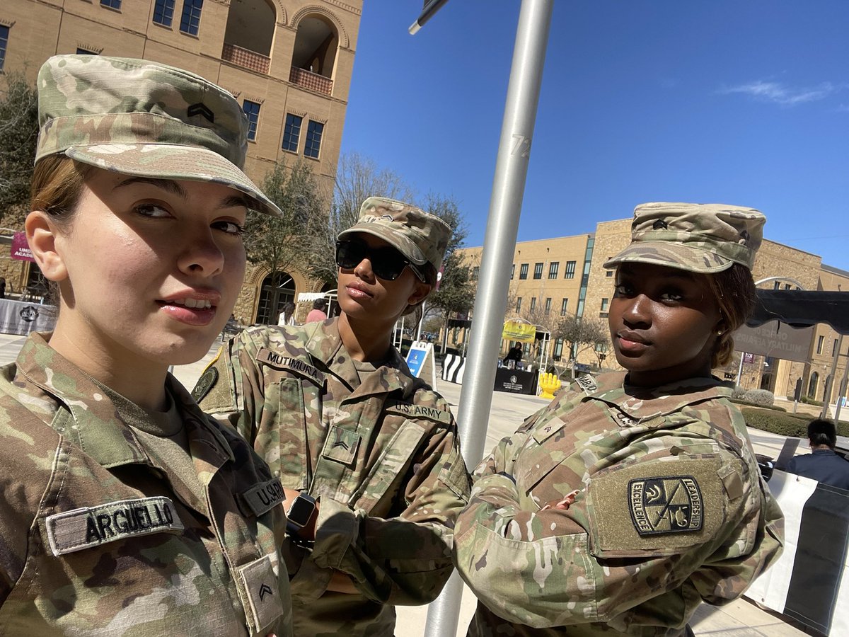 praise_onabanjo's tweet image. My fav. Cadets 🎖🪖