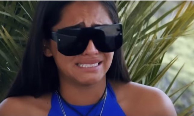 Toni62344641's tweet photo. Ich, wie ich meine Trauer um Daniels Ausstieg noch zurückhalten möchte. #IBES https://t.co/ZVU5Ky8wr8
