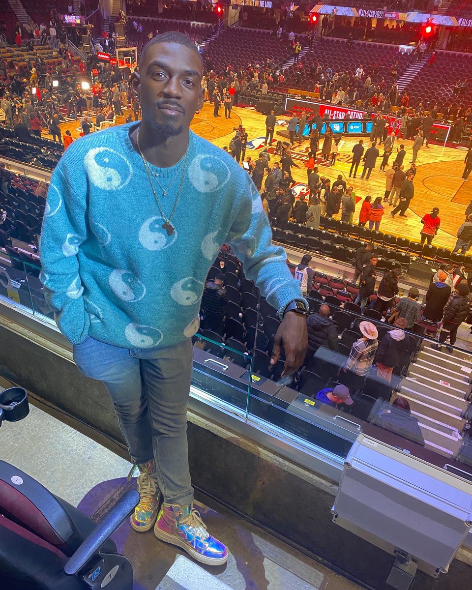 itsgorob's tweet photo. I promise, I’m better in person. 💫 🏀
#DreamInBlack
#NBAAllStarSaturdayNight
#ATTDunkContest
#ATTInfluencer https://t.co/brC9XyGfla