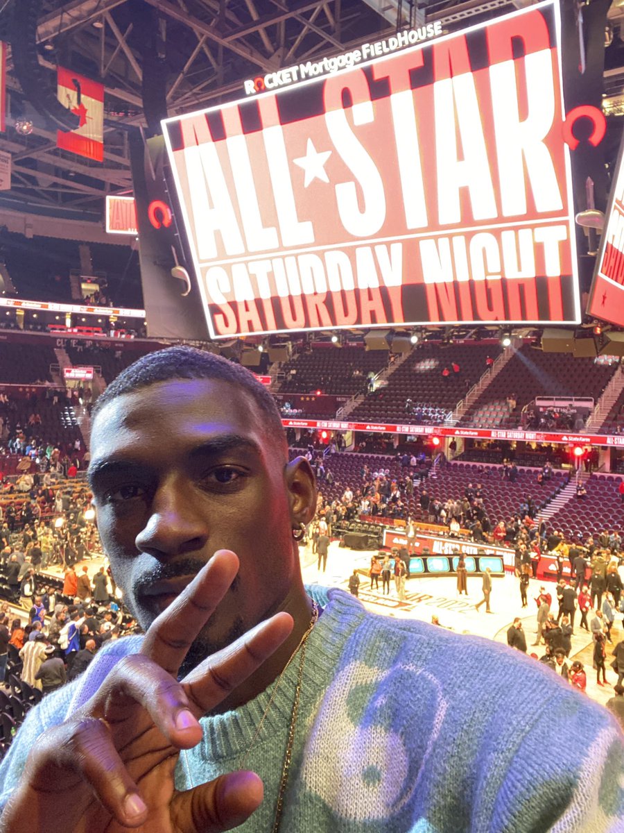 itsgorob's tweet photo. I promise, I’m better in person. 💫 🏀
#DreamInBlack
#NBAAllStarSaturdayNight
#ATTDunkContest
#ATTInfluencer https://t.co/brC9XyGfla