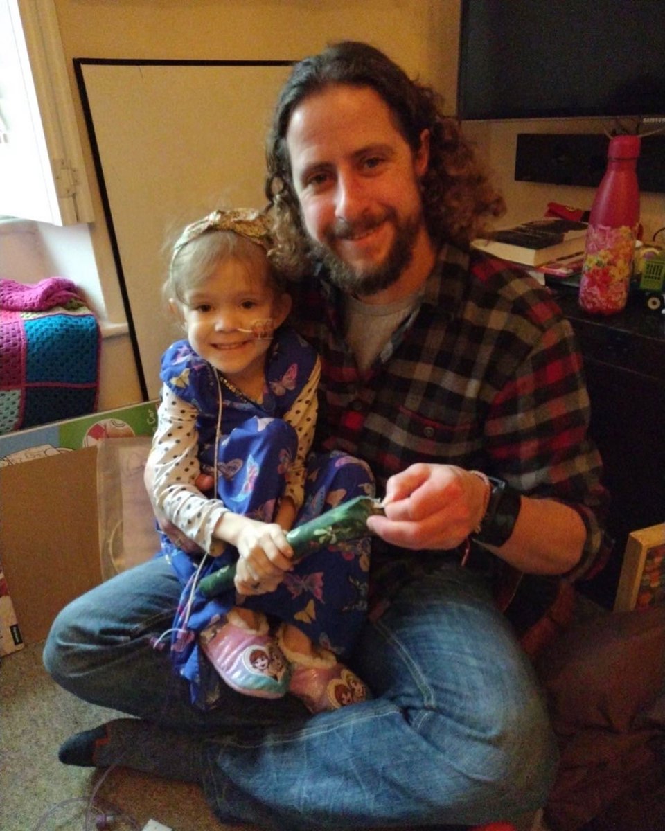 jackfrodo9's tweet photo. I am running the Southampton half marathon in memory of my beautiful little Niece Ottie. All money raised will be going to Charlton Farm children’s hospice. They looked after and supported my family in the last weeks. https://t.co/dBiZMMO4T5 https://t.co/q9CI3T4ubI