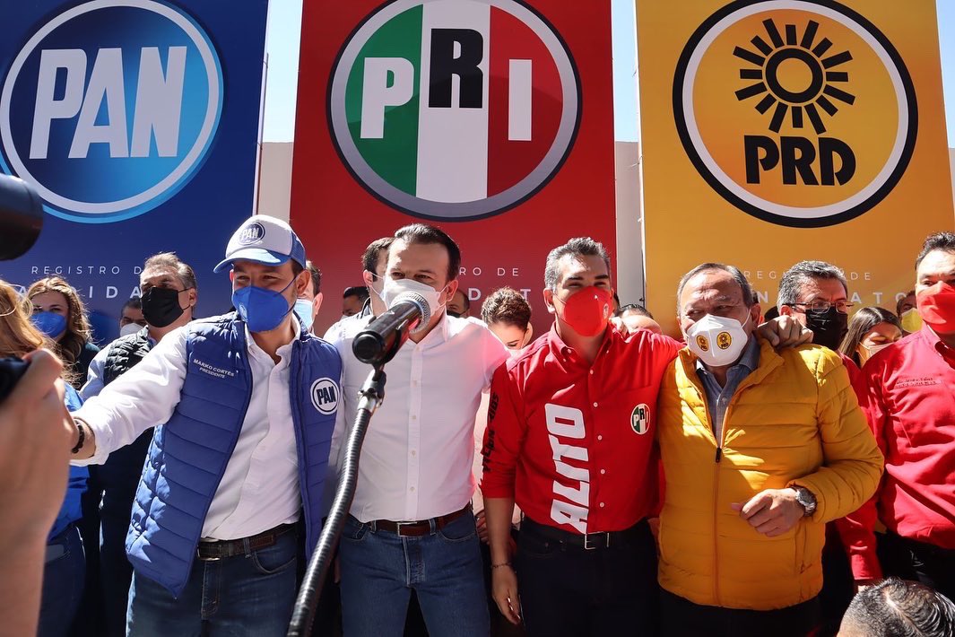 AlyGamboa's tweet photo. El día de hoy mi gran amigo @EVillegasV con el respaldo de dirigentes nacionales y estatales llevó a cabo su registro como candidato a la gubernatura de nuestro hermoso estado de Durango  por la coalición #VaPorDurango. Mil gracias a @alitomorenoc por el incondicional apoyo. https://t.co/YikRt7yMzO