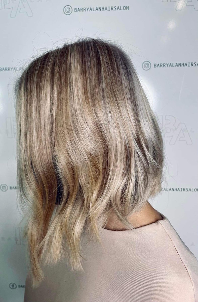 Beautiful Multi-tonal Highlights by Kelly 💗 Kelly has worked with us for 16 years!! She works Monday’s 10-2, Tuesday’s 10-2 and Saturdays x #highlights #blondehair #blondehighlights #norwichhair #norwichhairdressers #barryalanhair #highlights #lob #waves #experiencedhairdresser