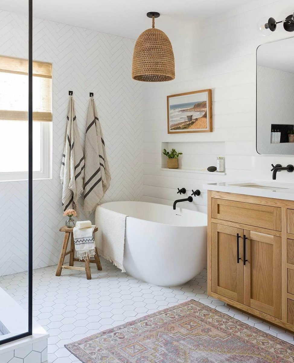 Take time to take care...it's important so you can be the best version of yourself. ✨

@amybartlam 📷