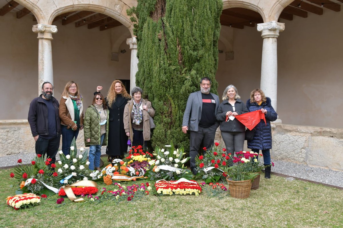 euinca's tweet photo. Como cada año #UnidesPodem y el  el @AuroraPicornell  estuvimos presente en el "memorial de l'oblit" en Inca.Este año con un recuerdo especial a todas las mujeres represaliadas, vejadas y humilladas por el franquismo.
Porque sin #Memoria no hay justicia ni reparación posible. 🔻 https://t.co/8K8bibZdcp