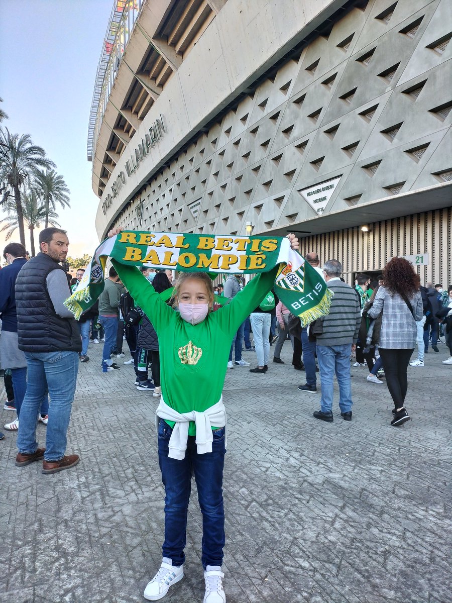 Cm13Esperanza's tweet photo. Hoy he cumplido su sueño y ella me ha hecho soñar a mi 💚💚 https://t.co/uGGrzquCzf